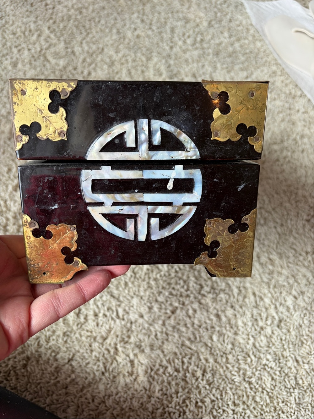 Vintage Asian Jewelry Box from Thailand Mother of Pearl Brass Black Lacquer - Picture 5 of 12